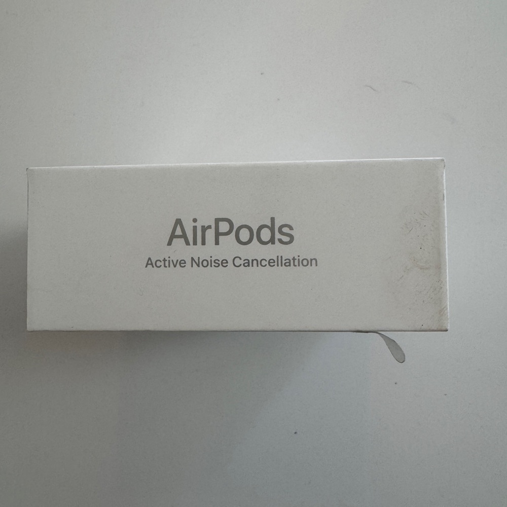 🎉 BRAND NEW (STILL IN SEALED BOX) Apple AirPods 4 w/ active noise cancellation - Picture 8 of 15